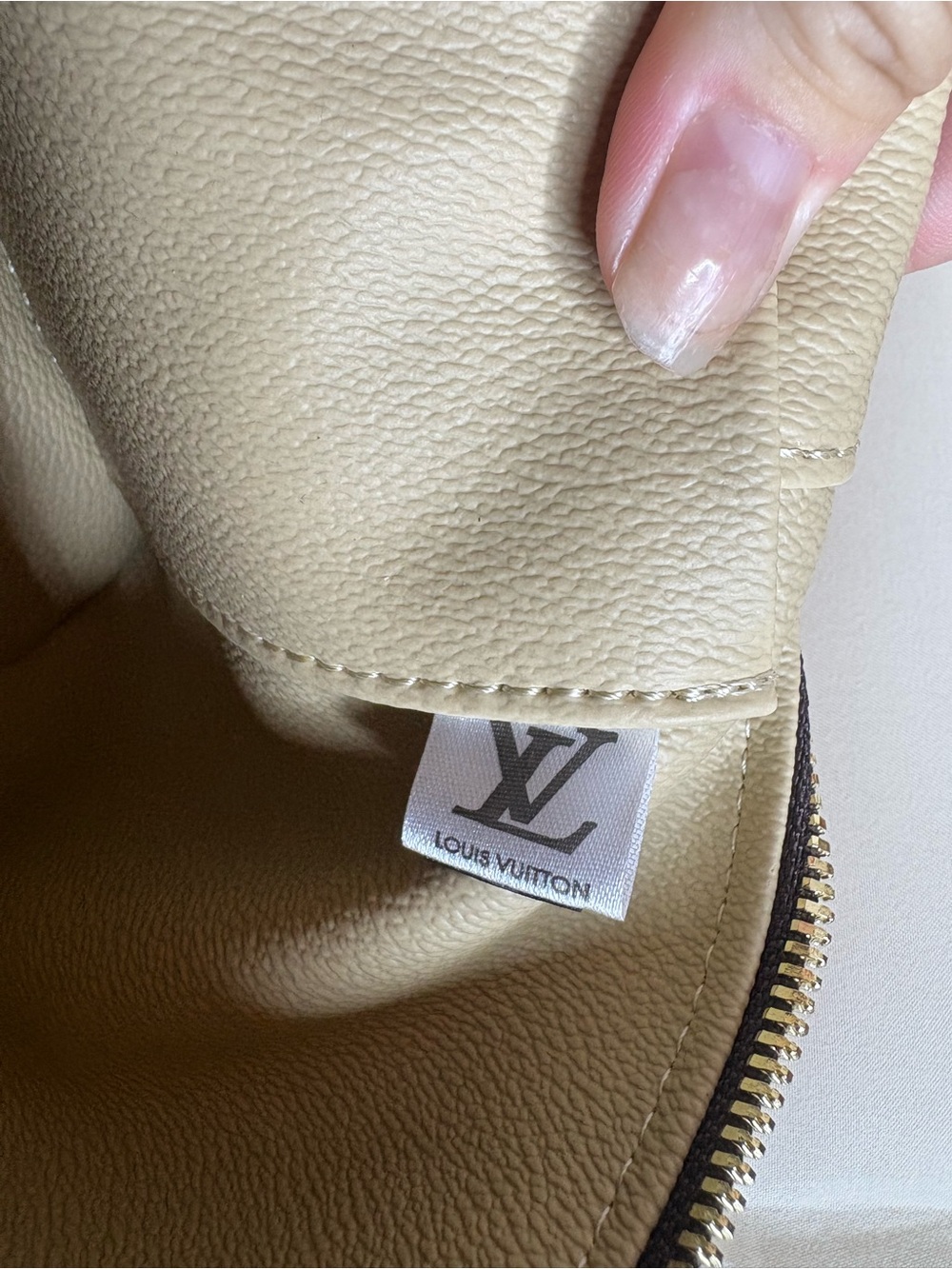 Louis Vuitton Monogram Canvas Vanity Case Toiletry Bag - Picture 5 of 8